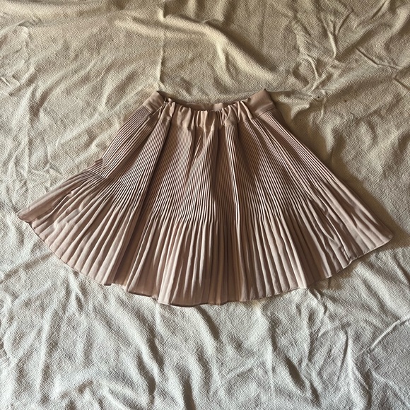 tan pleated skirt - Picture 2 of 2